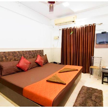 Hotel Premium Travellers # Inn Near Temple - Fully Air Conditioning Hotel - Hygiene And Spacious Room - A Top Rated Luxuary Hotel Merces Dış mekan fotoğraf