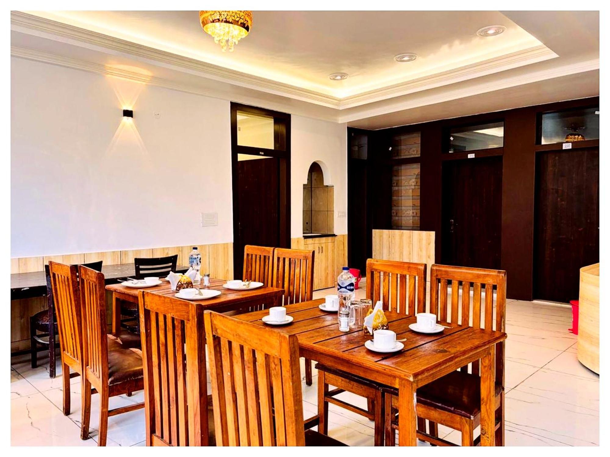 Hotel Premium Travellers # Inn Near Temple - Fully Air Conditioning Hotel - Hygiene And Spacious Room - A Top Rated Luxuary Hotel Merces Dış mekan fotoğraf