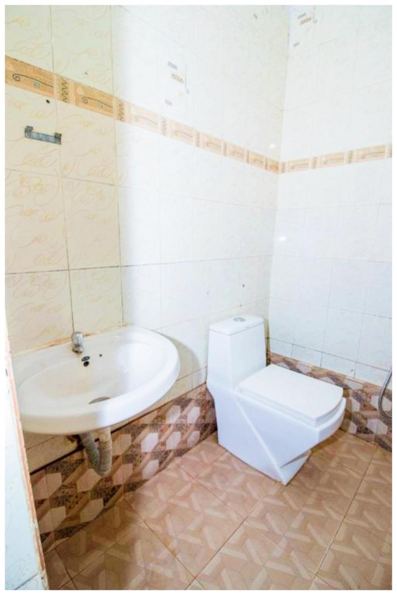 Hotel Premium Travellers # Inn Near Temple - Fully Air Conditioning Hotel - Hygiene And Spacious Room - A Top Rated Luxuary Hotel Merces Dış mekan fotoğraf