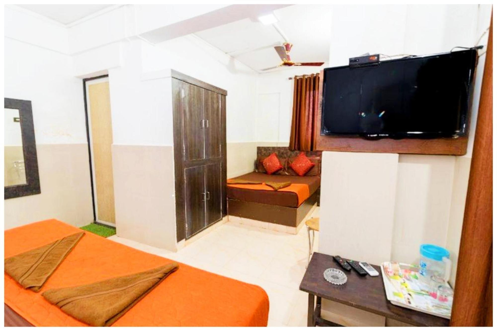 Hotel Premium Travellers # Inn Near Temple - Fully Air Conditioning Hotel - Hygiene And Spacious Room - A Top Rated Luxuary Hotel Merces Dış mekan fotoğraf
