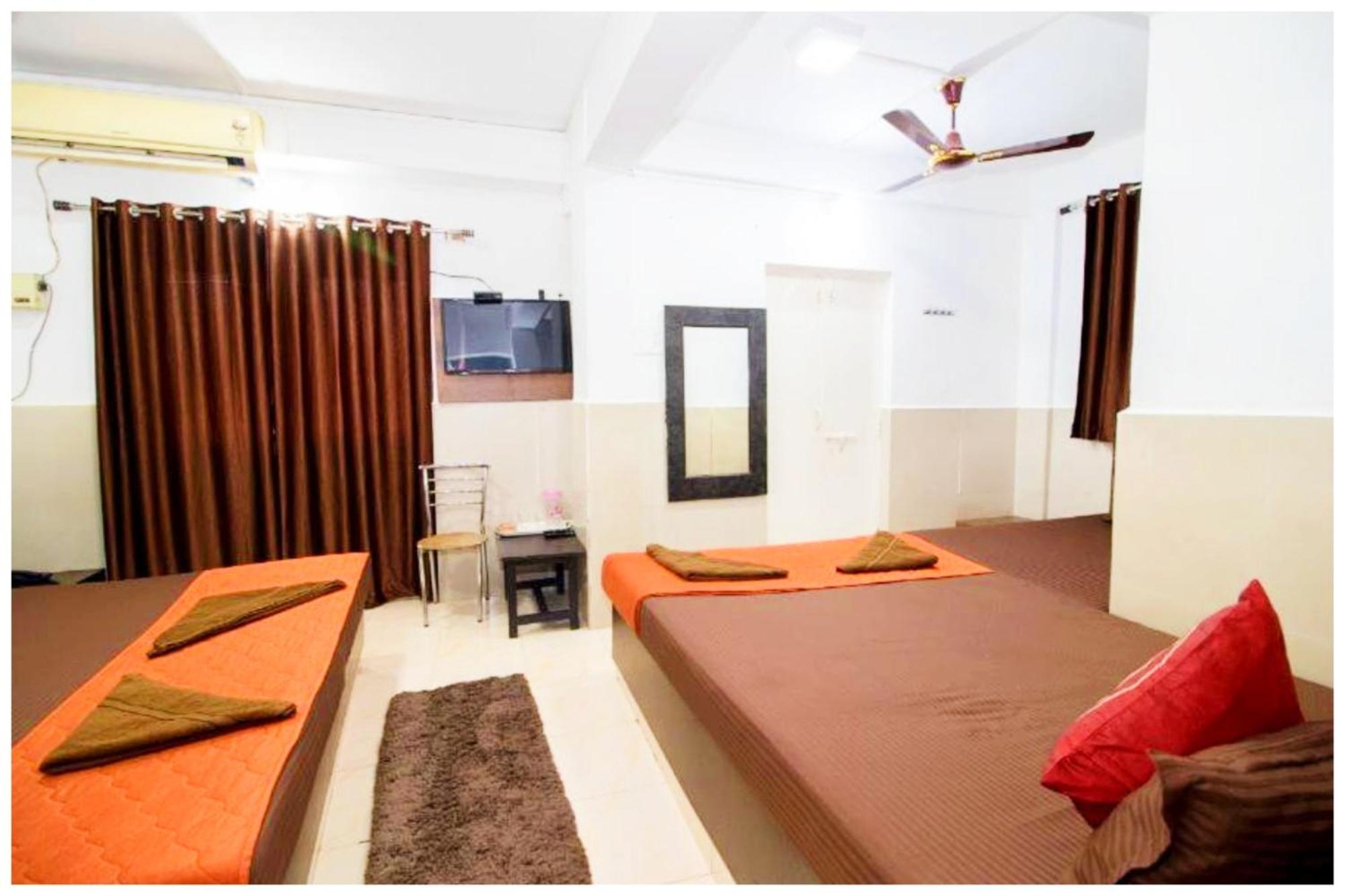 Hotel Premium Travellers # Inn Near Temple - Fully Air Conditioning Hotel - Hygiene And Spacious Room - A Top Rated Luxuary Hotel Merces Dış mekan fotoğraf