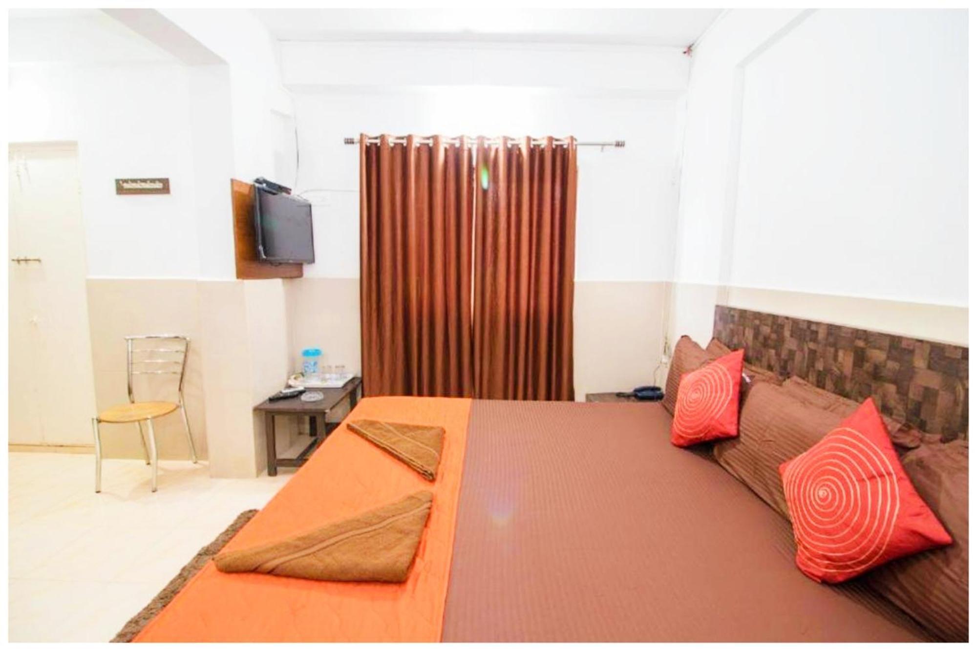 Hotel Premium Travellers # Inn Near Temple - Fully Air Conditioning Hotel - Hygiene And Spacious Room - A Top Rated Luxuary Hotel Merces Dış mekan fotoğraf